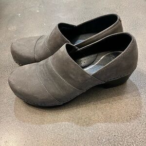 Dansko Charcoal Mules Women’s Size 37 Like New
